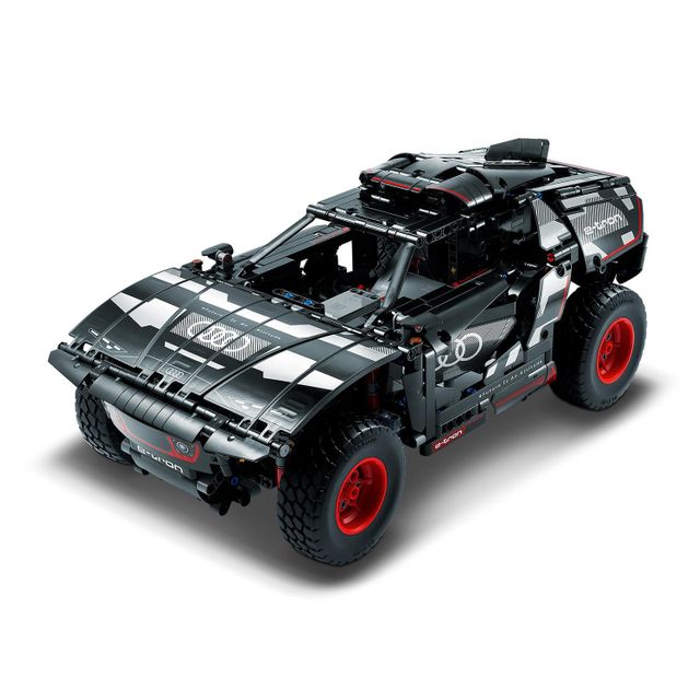 Audi RS Q e-tron LEGO TECHNIC 1.jpg